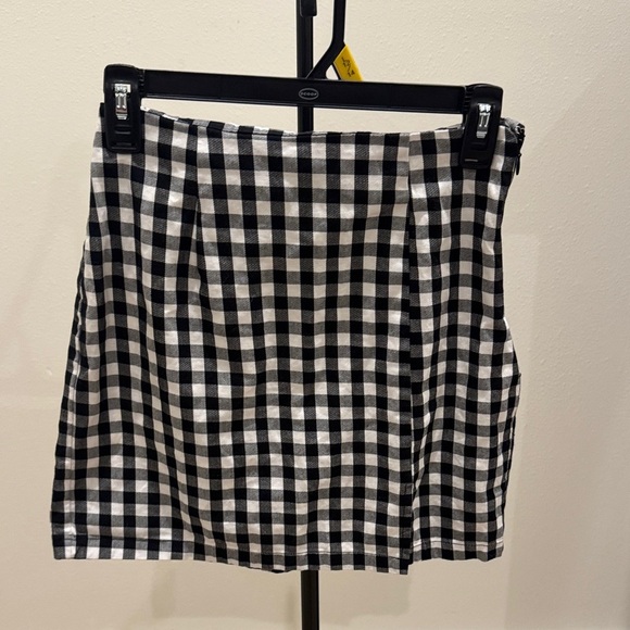 Guess Dresses & Skirts - Guess Black and White Gingham Mini Skirt